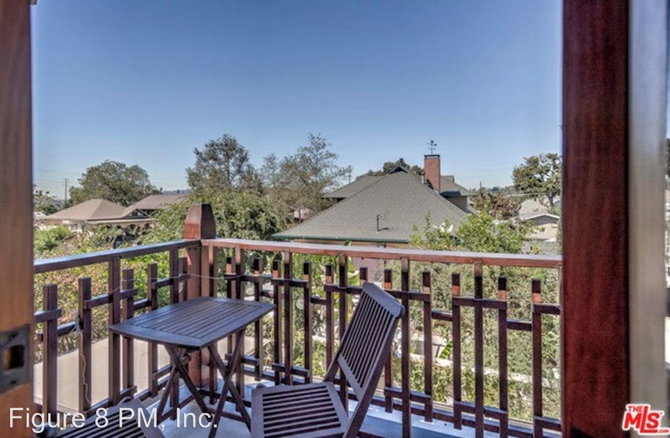 OPEN 2ND FLOOR PRIMARY BEDROOM + LIVING ROOM/STUDIO IN HIGHLAND PARK